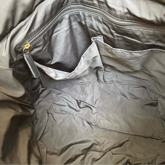 Marc Jacobs Bag Medium Quilted Tote Handbag Black With Gold Trim Zip Closure - Picture 8 of 10